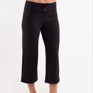 Lululemon Black Relaxed Fit Crop II Sz 10